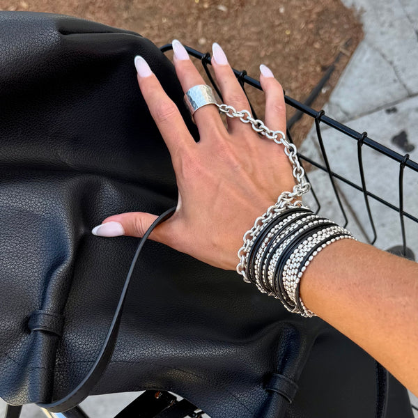 The IGNACIO Ring Bracelet In Silver And Rubber