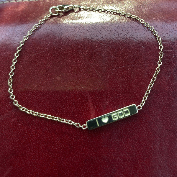Crafted by hand in solid 18K gold and 18K Italian gold chains