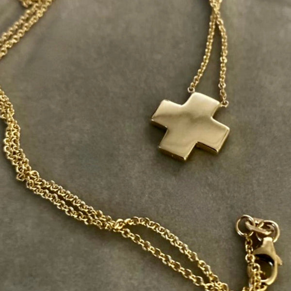 Cross crafted by hand in solid gold and Italian gold chains