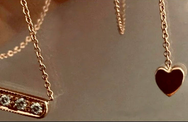GOLD LARIAT BAR IN SOLID 18 K GOLD WITH A SOLID GOLD HEART AT THE BOTTOM OF THE ITALIAN GOLD CHAIN